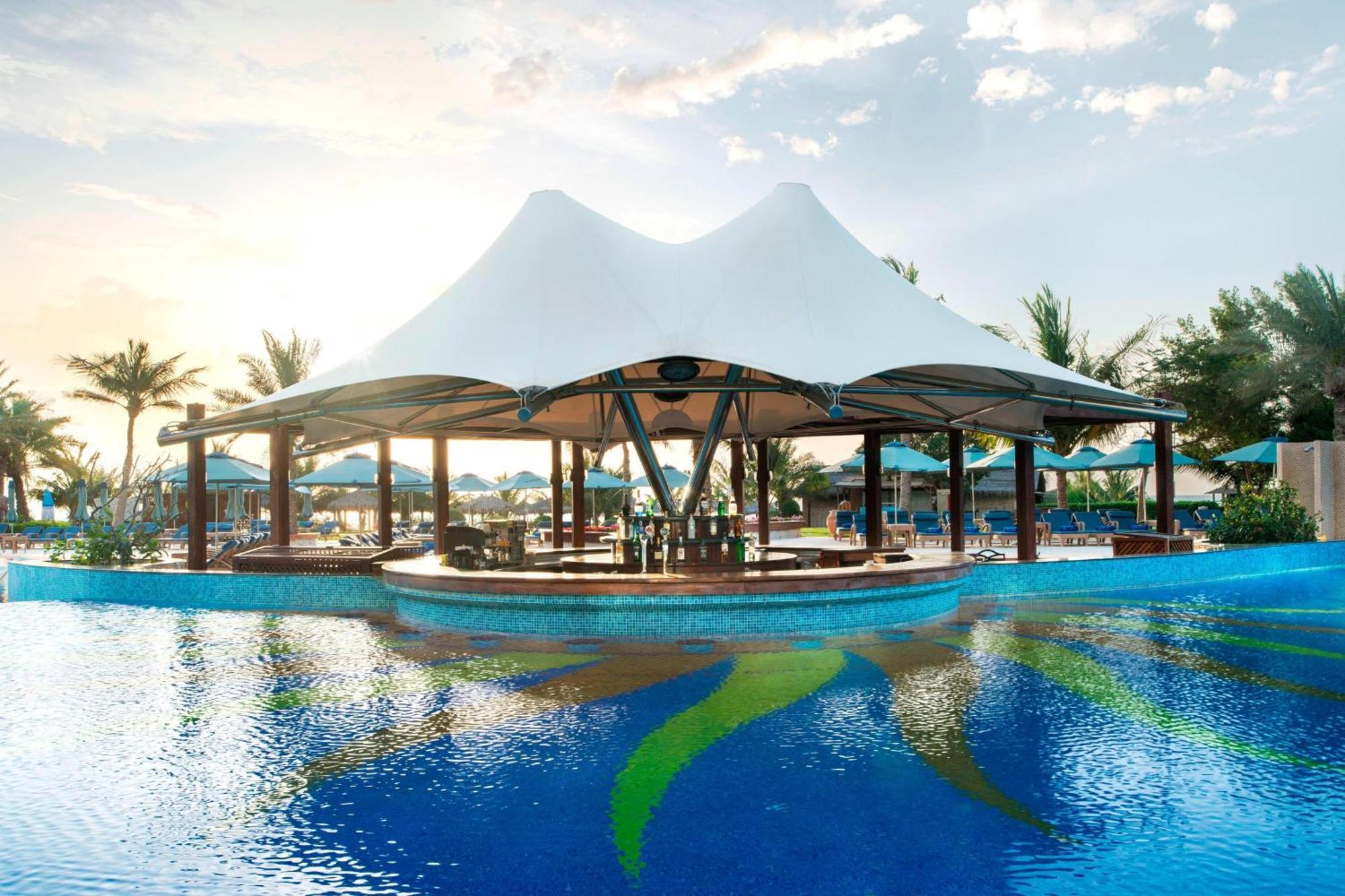 Le Meridien Al Aqah Beach Resort Exterior foto The resort's main pool