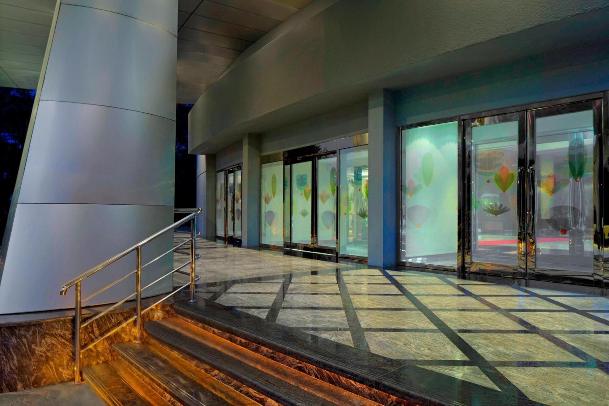 Le Meridien Al Aqah Beach Resort Exterior foto Interior of the station